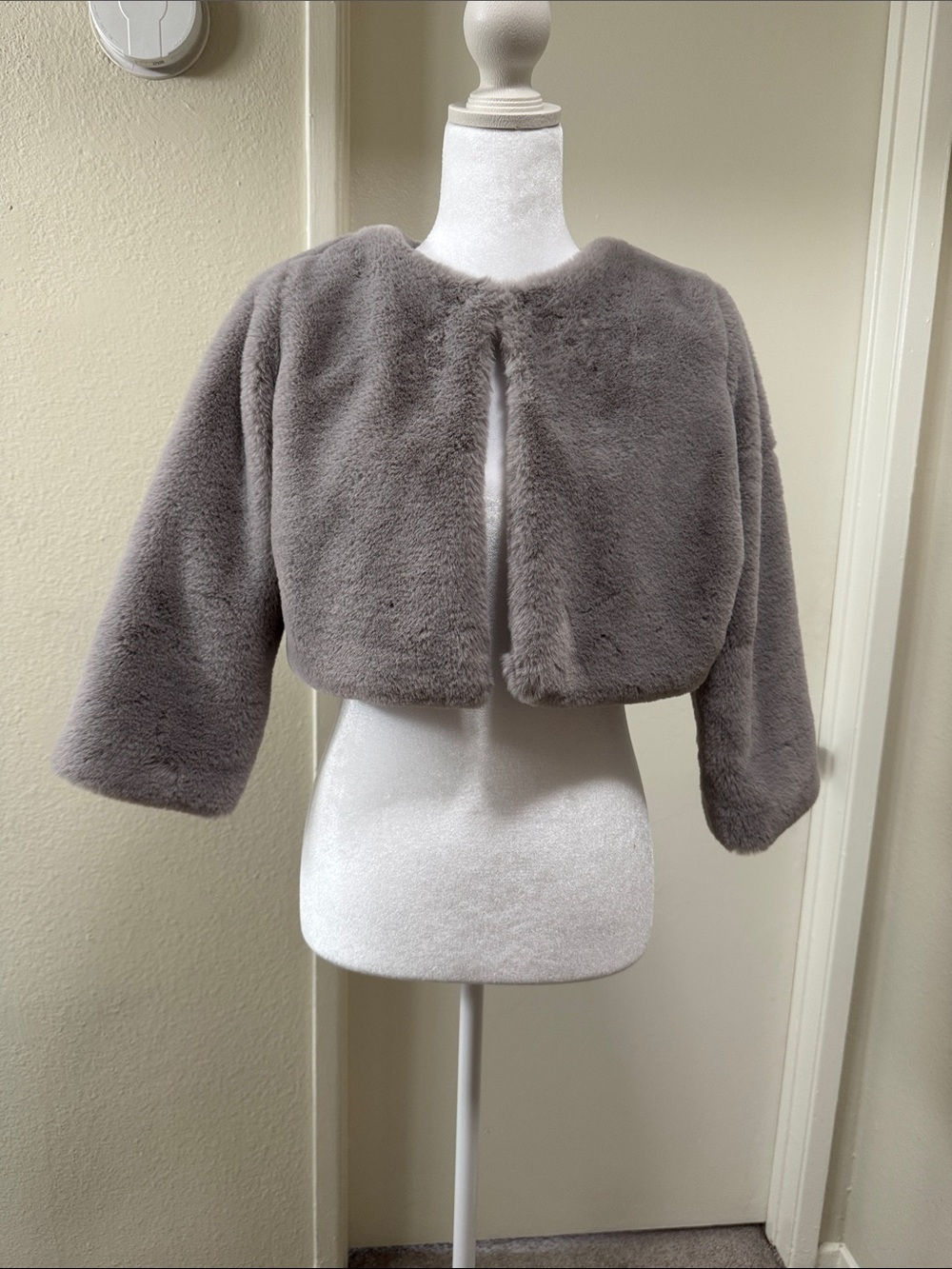 Questions Women’s Faux Fur Cropped Jacket Taupe Beige Size S